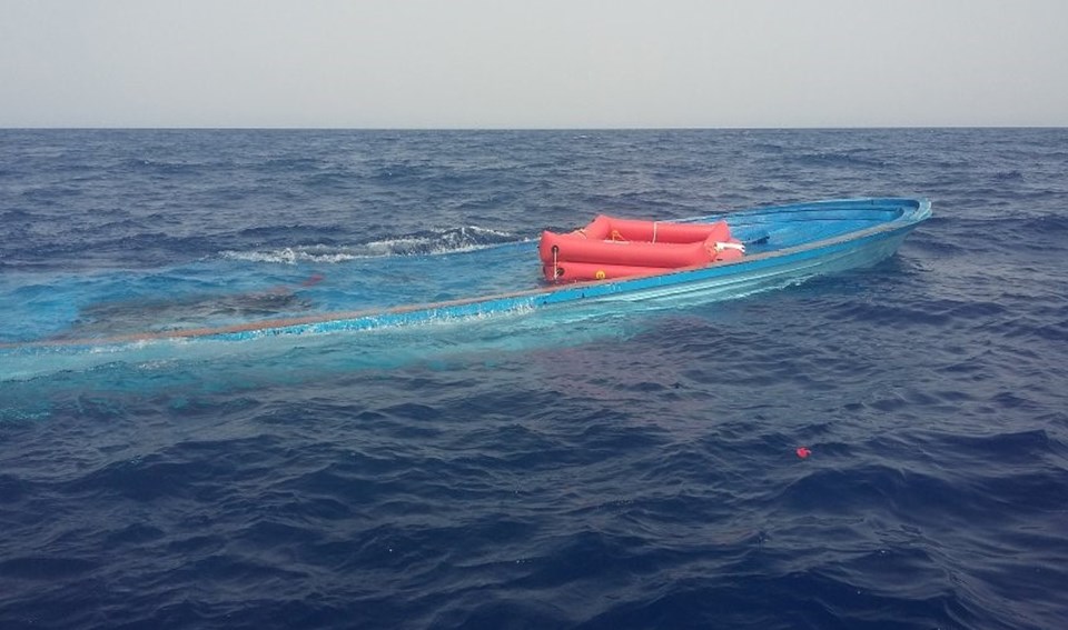 Libya açıklarında batan bu tekne 1 yaşındaki bebekle birlikte 45 kişiye mezar oldu. 
