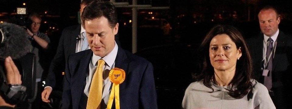 Seçimde ağır yenilgi alan Nick Clegg'in istifa etmesi bekleniyor. 