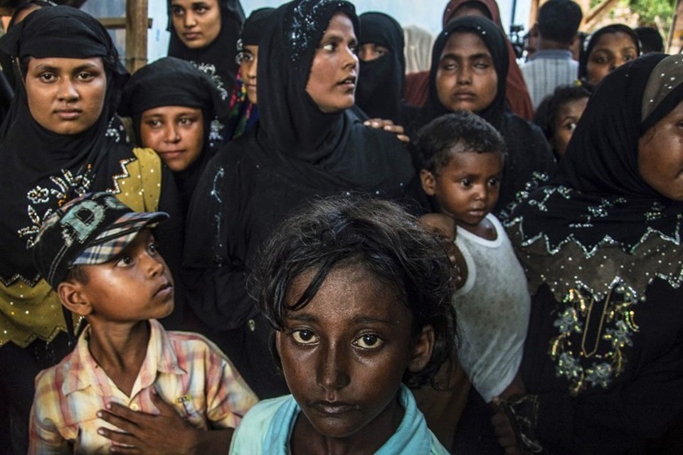 Arakanlı Müslümanlara vatandaşlık statüsü vermeyen Myanmar onları göçe zorluyor. 
